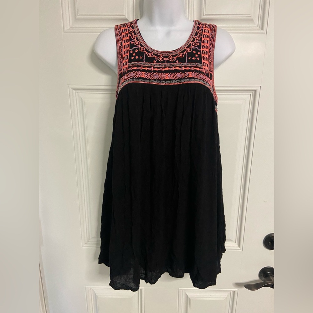 T5- ITRO Embroidered Midi Dress